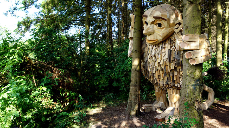 Томас Дамбо: деревянные фигуры из серии «6 забытых великанов»
