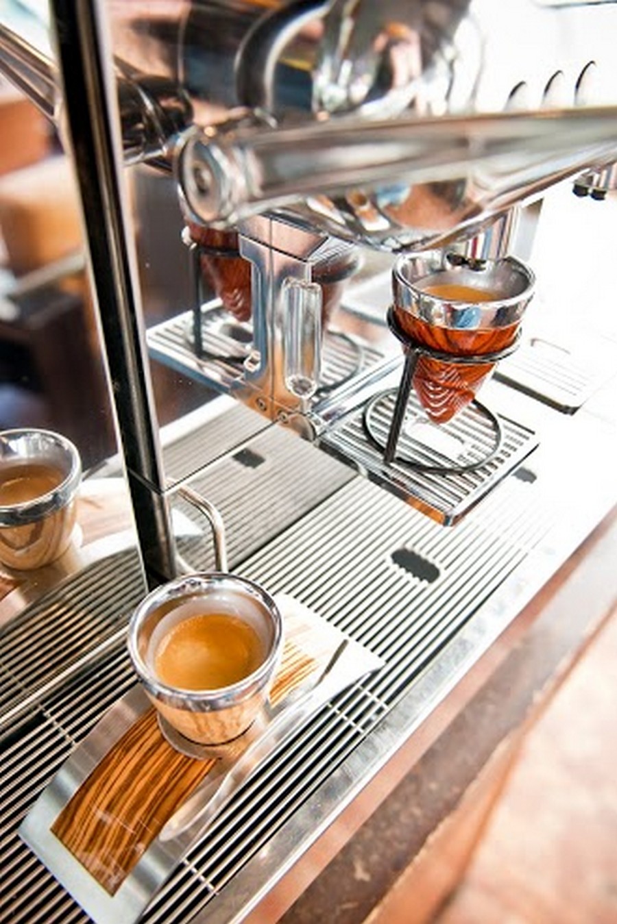 Современный кофейный аппарат делает очень вкусное кофе