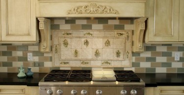 Грамотный выбор плитки для кухонного интерьера