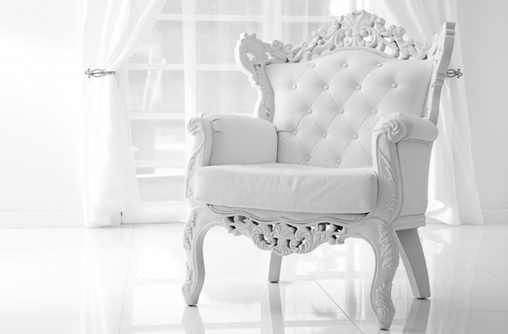 Белое кресло Royal от Modani
