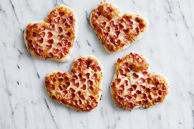 Кусочки пиццы в форме сердечек от Melodrama