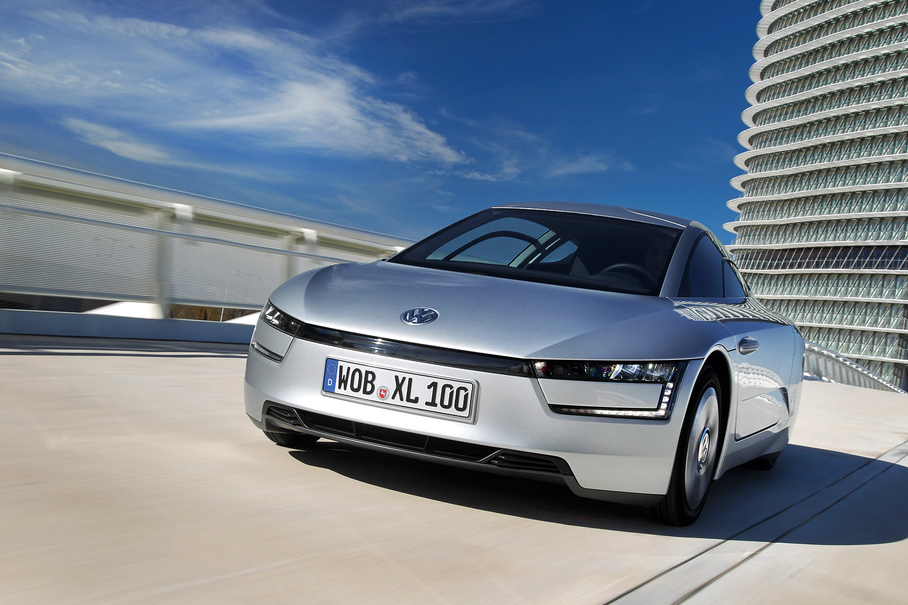 Компактный и элегантный Volkswagen XL1 – каждодневный автомобиль с низким расходом  топлива