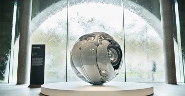 Volkswagen Beetle: сферические и кубические версии от скульптора Ичуана Нура