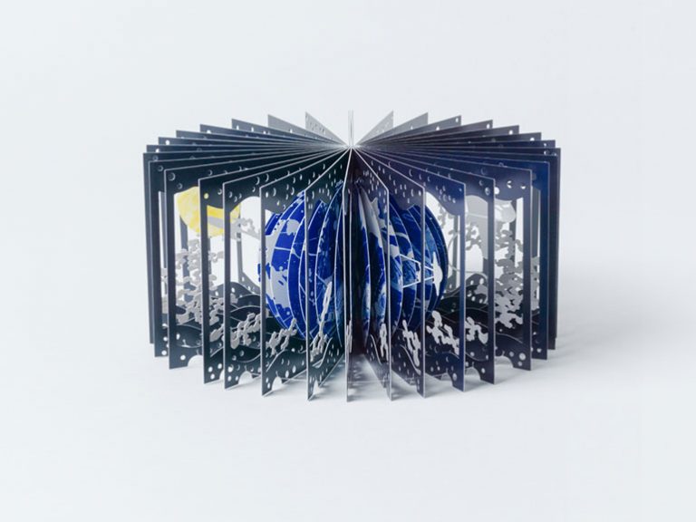 Земля и Луна: трёхмерная книга от Юсуке Оно