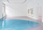 Питер Циммерман: музейный пол как холст для абстрактных картин из эпоксидной смолы