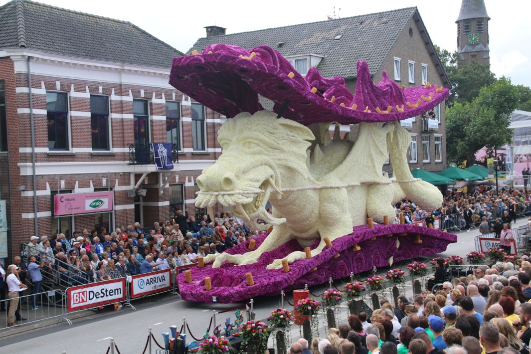 Парад цветов Corso Zundert, 2016: состязания флористов и культурное наследие аграриев Нидерландов